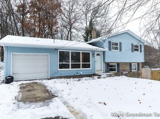 2209 Greenview Dr SW, Wyoming, MI 49519