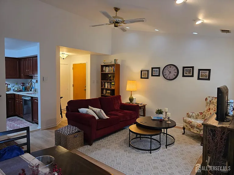 119 Commonwealth Ct #11 — Photo 2