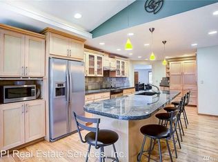 8630 Holly Ln, Edmonds, WA 98026