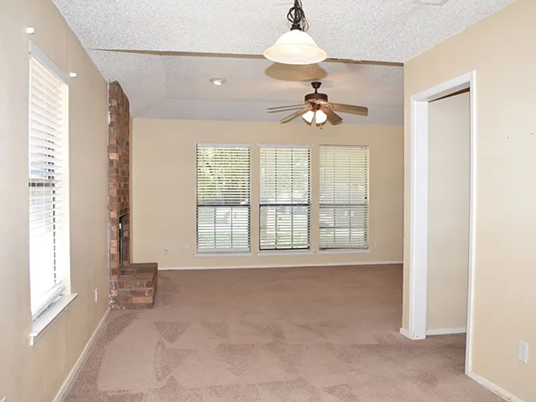 7009-7011 Overton Park — Photo 8