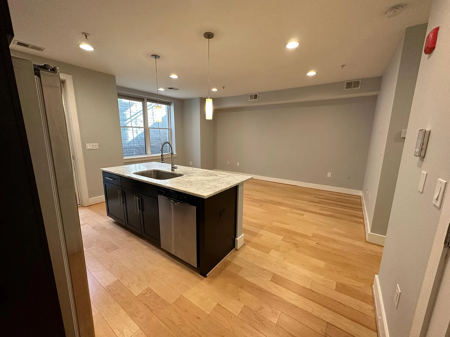1 bed, 724 sqft, $2,800 — Photo 3