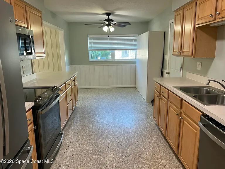 250 Debra Ct — Photo 4