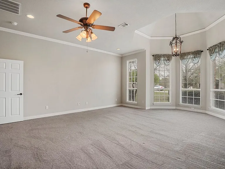 218 Deer Creek Dr — Photo 16