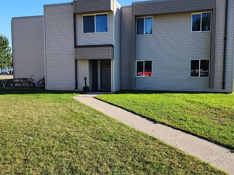 1027 Railroad Ave E #203