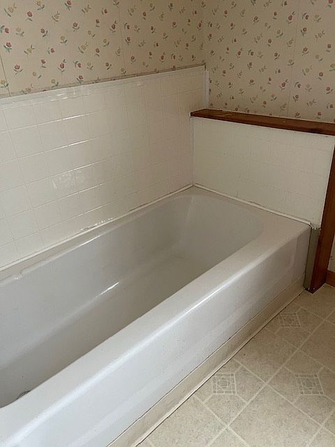 2nd image of 529 E Wood St