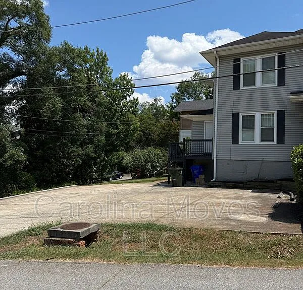 112 Lavinia Ave — Photo 3