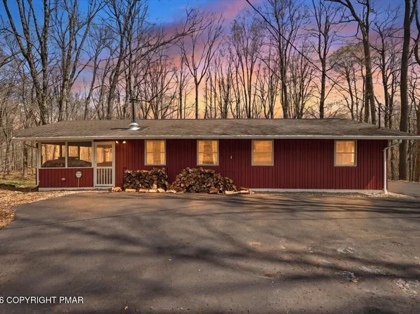 1459 Lake Ln, Pocono Lake, PA 18347