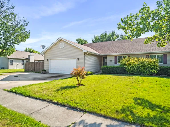 1593 Edgewater Dr, Morris, IL 60450