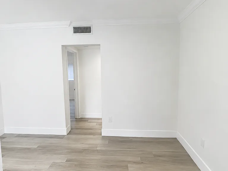 1949 NE 172nd St #4 — Photo 7