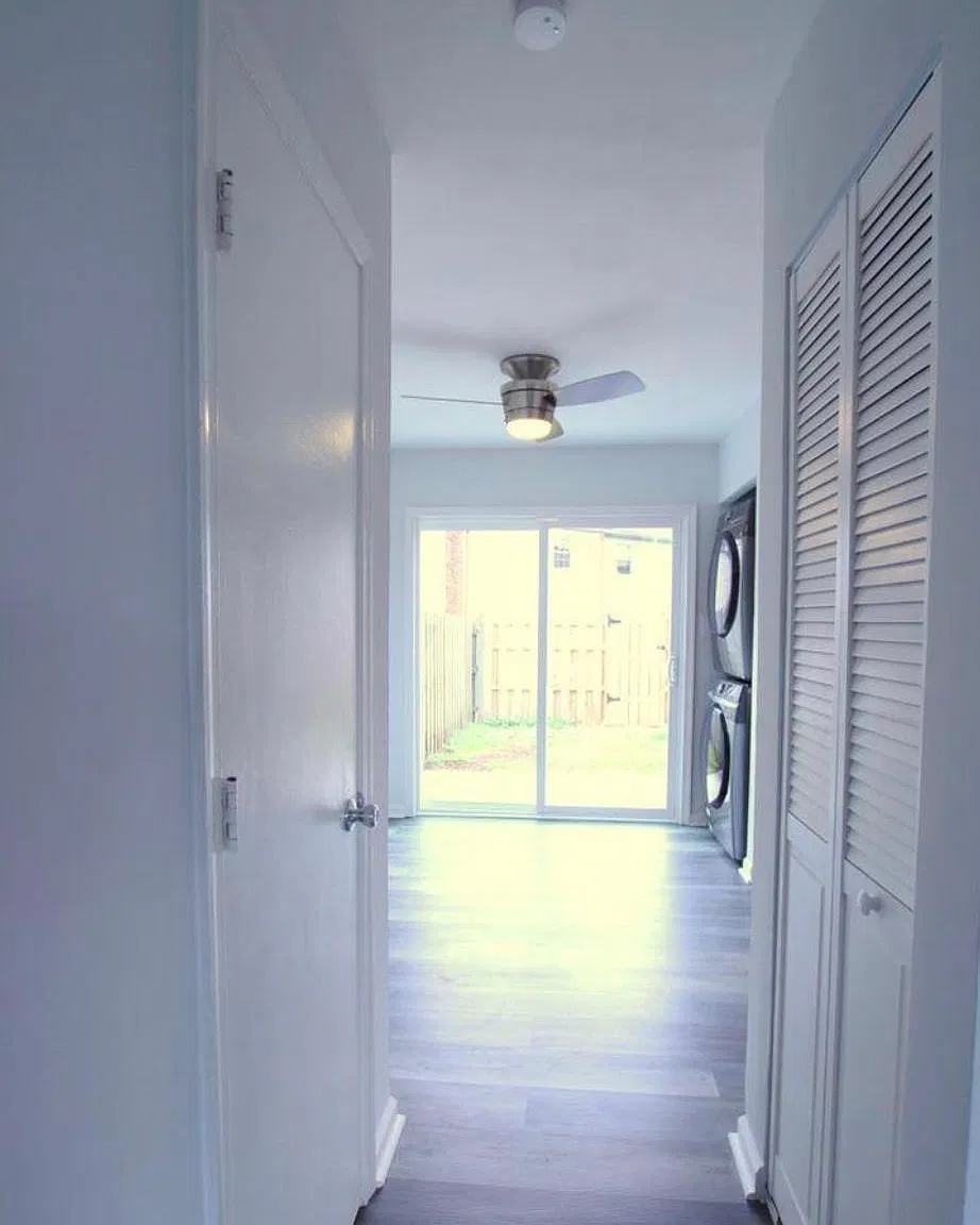 2 bed, 1.5 bath, 950 sqft, $1,990 — Photo 2