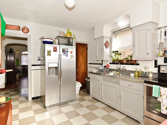 3rd image of 5640 Walsh St