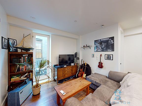 2nd image of 317 Woodbine St #2A