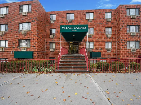 66-60 80th St #302, Middle Village, NY 11379