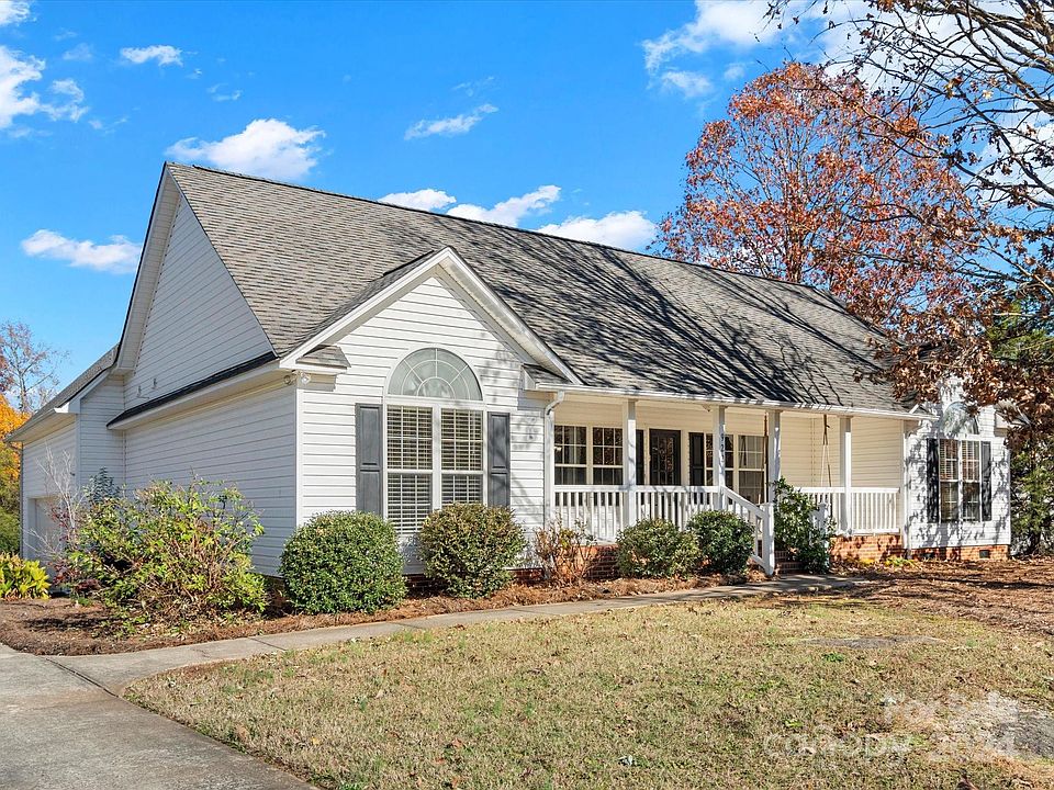 1st image of 922 Clover Park Dr