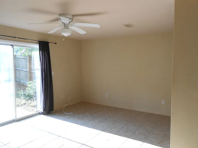 1909 E Bellevue Way — Photo 4