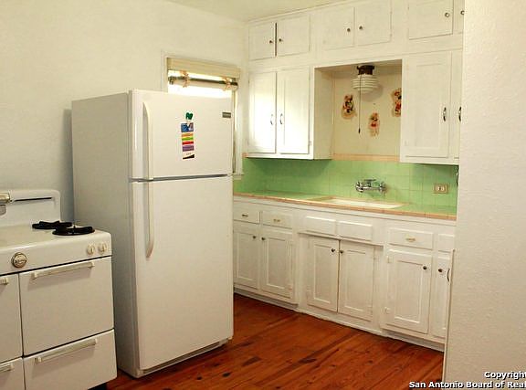 4th image of 2539 Waverly Ave