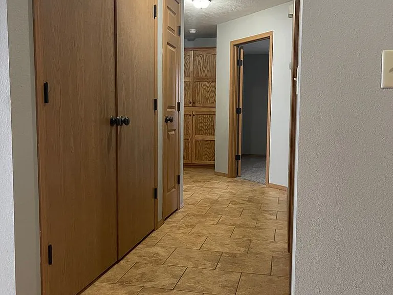 705-707 E Watermill Cir — Photo 5