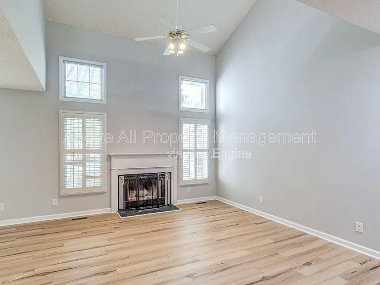 103 Unaka Ct — Photo 15