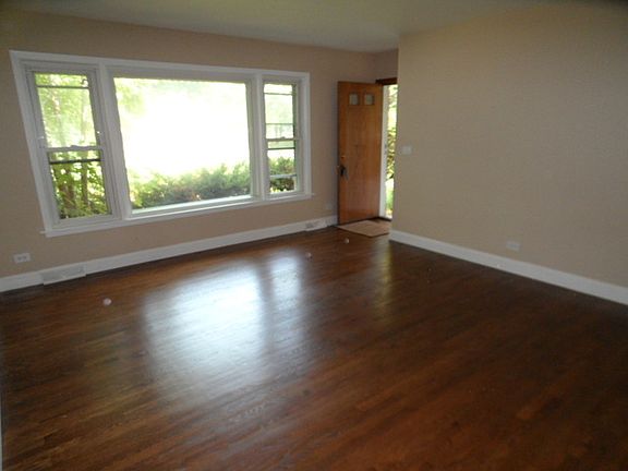 4th image of 7N080 Pine St
