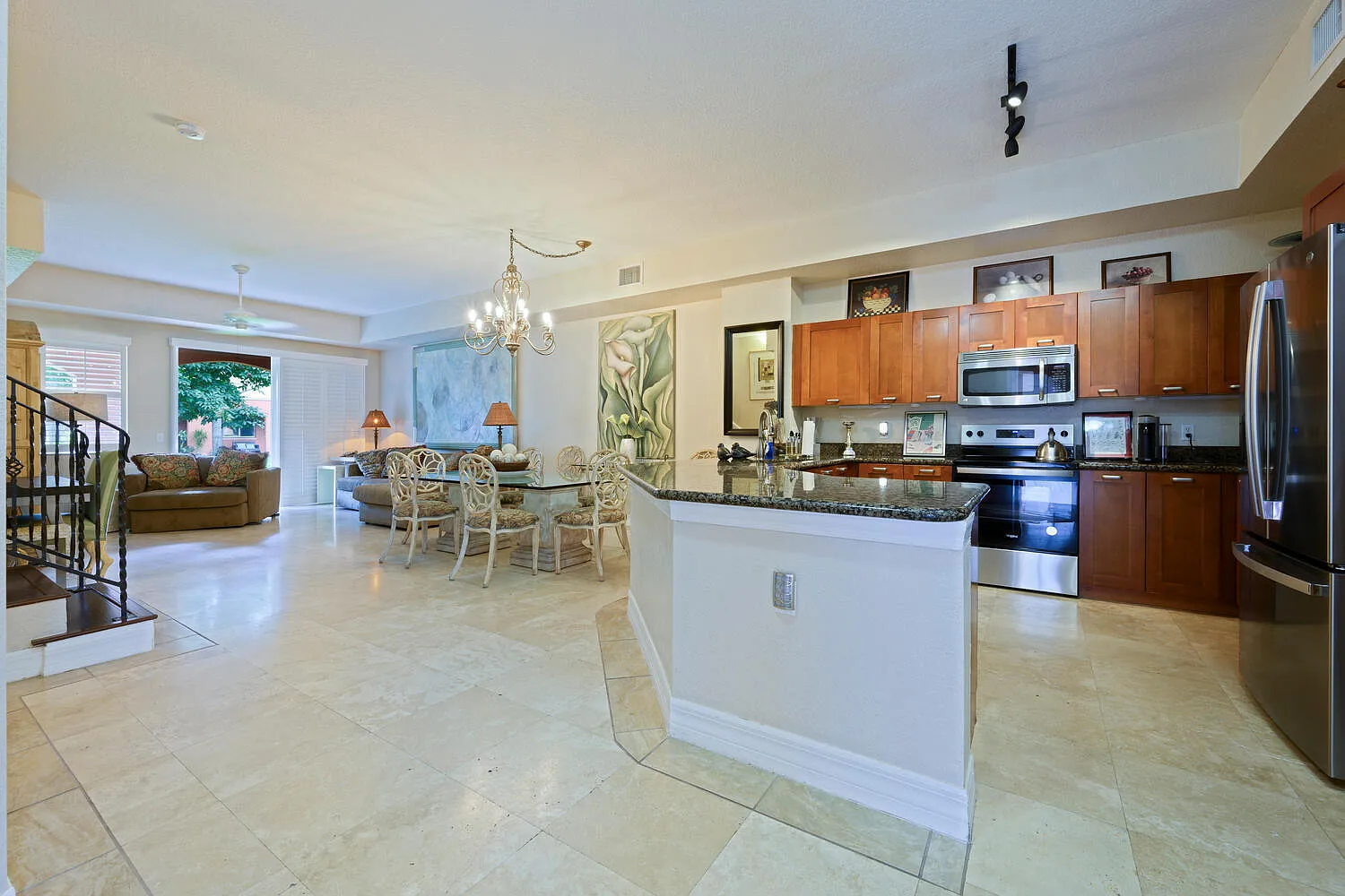 3 bed, 2.5 bath, 1671 sqft, $3,800 — Photo 4