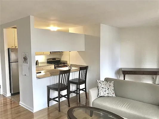 Rented by R New York | media 17