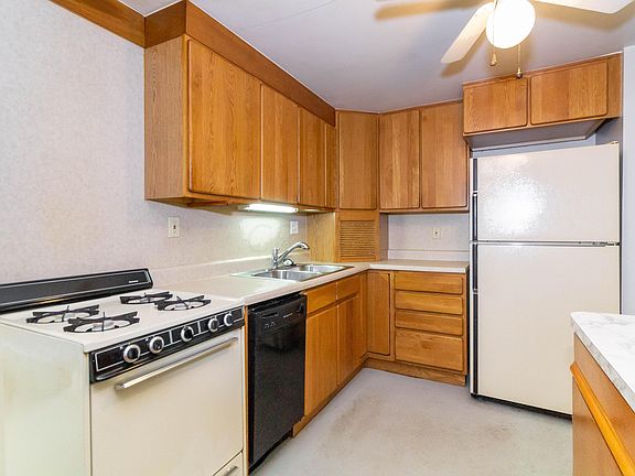 5th image of 376 Banbury Dr