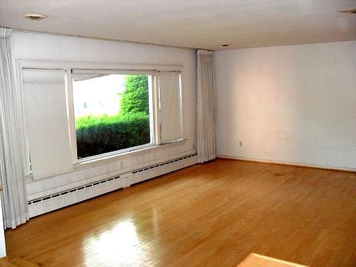 5th image of 3840 W North Shore Ave