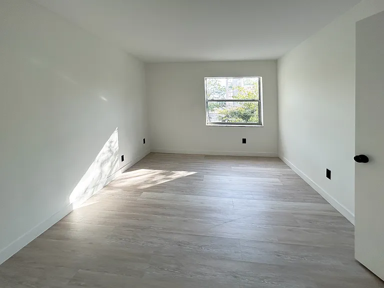 888 NE 132nd St — Photo 10