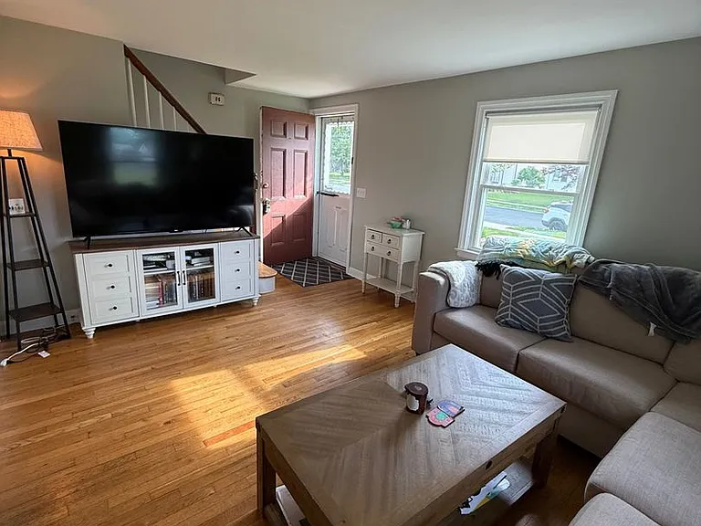 120-122 Ardmore Road — Photo 3