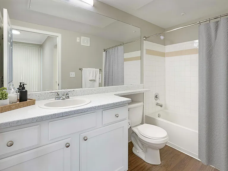 SkyeCrest Apartments — Photo 8