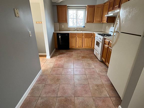 3rd image of 5 Princeton Ave Floor 2