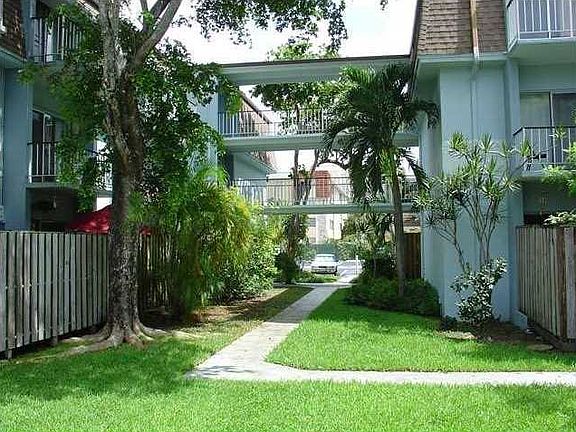 4th image of 9631 SW 77th Ave APT 305C