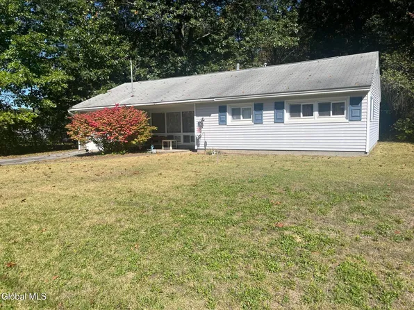 11 Fairview Lane, Hudson Falls, NY 12839