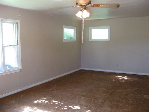 4th image of 101 E Washington Dr