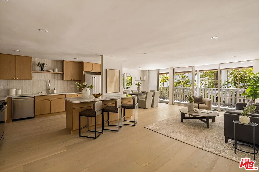 2 bed, 2.0 bath, 1317 sqft, $5,500 — Photo 1