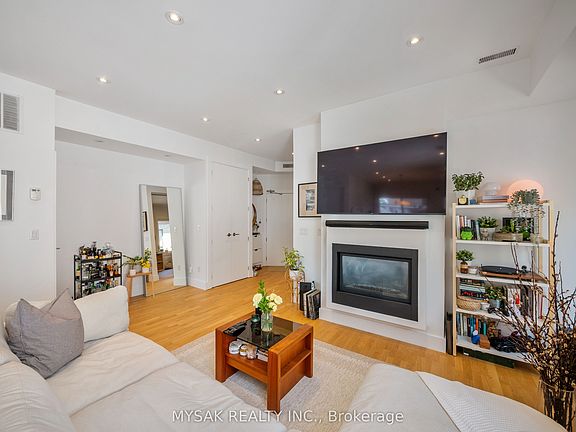 5th image of 427 Crawford St
