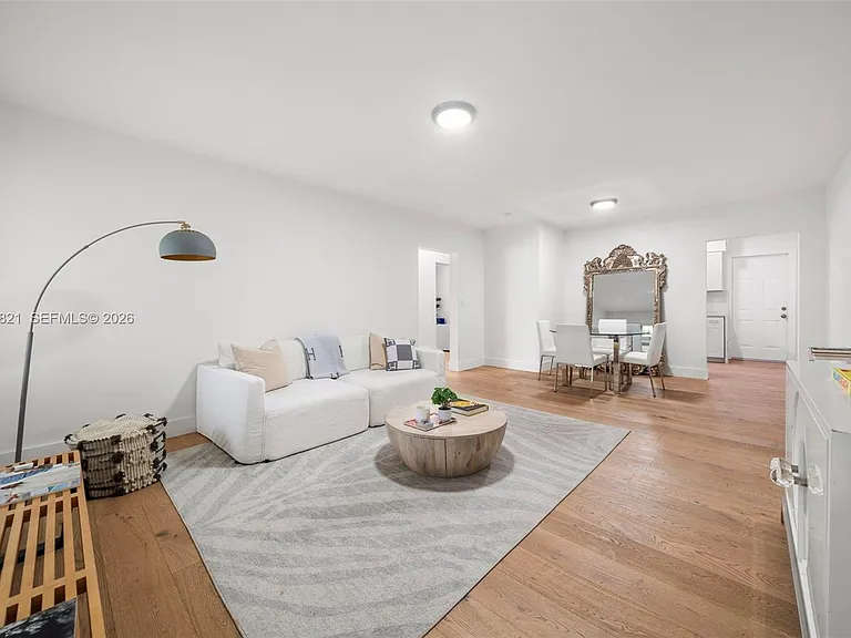 1125 99th St #9 — Photo 3