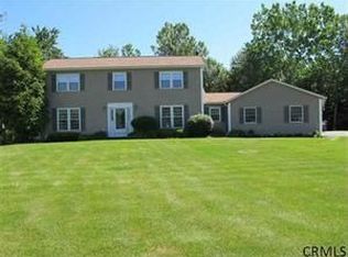 5 Roxbury Ct, Clifton Park, NY 12065