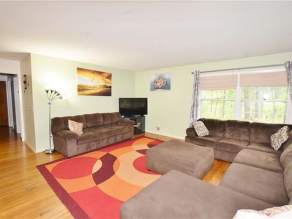5th image of 255 East St