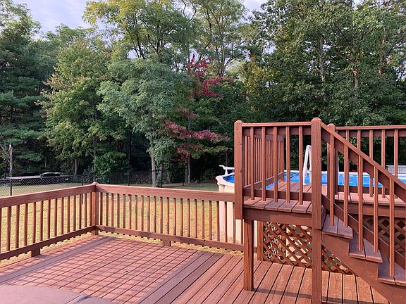 5th image of 10 Woodlawn Dr