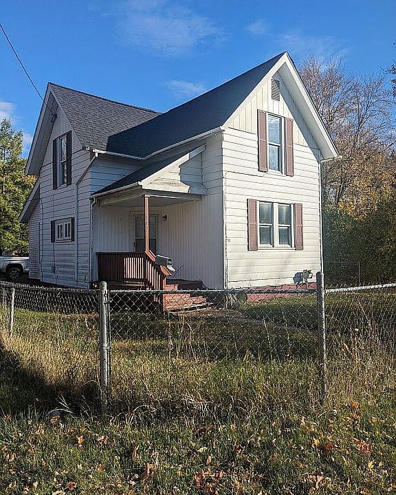 1st image of 2702 Owen St