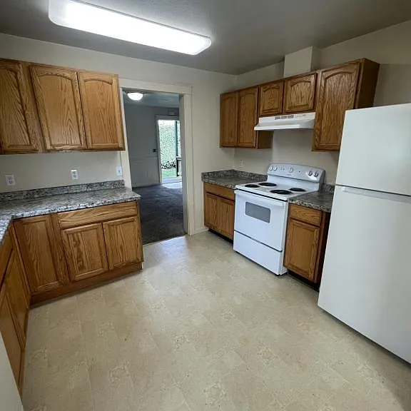 983 Oregon Ave — Photo 7