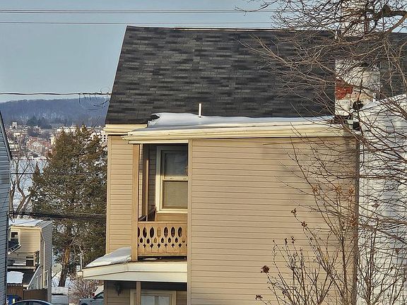 5th image of 606 S Front St