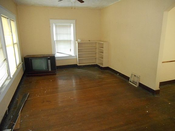 4th image of 1122 Sandusky Ave