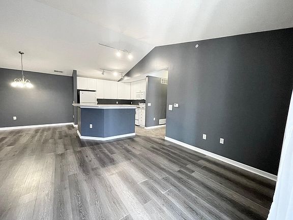 4th image of 3827 Carberry Dr