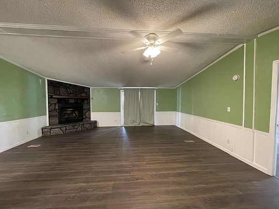 3rd image of 402 Long St