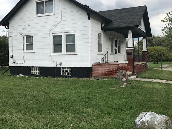 2nd image of 115 Clinton River Dr