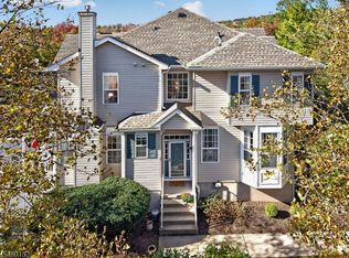 2 Windham Ct, Raritan Twp., NJ 08822