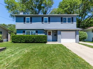 3709 Bel Aire Rd, Des Moines, IA 50310