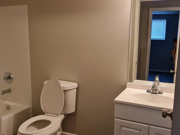 4th image of 115 Southview Dr APT 8